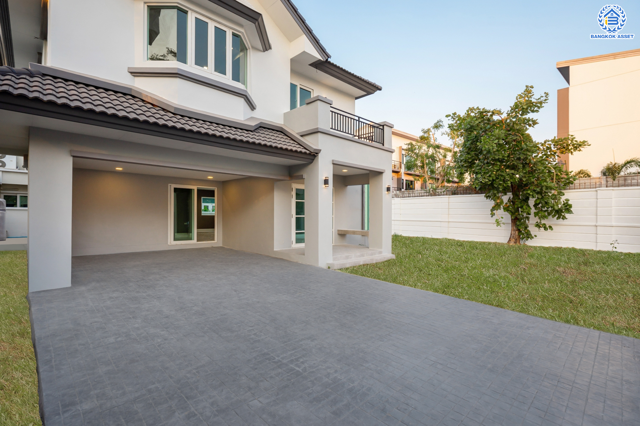 บ้านมือสองตกแต่งใหม่ ม.ลัดดารมย์ วัชรพล แบรนด์ Q.House หลังมุม เนื้อที่ 128 ตร.ว. ฟังก์ชัน 3 ห้องนอน 4 ห้องน้ำ 1 ห้องแม่บ้าน จอดรถได้ 4 คัน Facilities ครบครัน บนทำเลเชื่อมต่อหลายเส้นทาง ถ.รามอินทรา ถ.สายไหม และถ.พหลโยธิน ใกล้สนามบินดอนเมือง ทางด่วน "ศรีรัช" และ เซ็นทรัลรามอินทรา